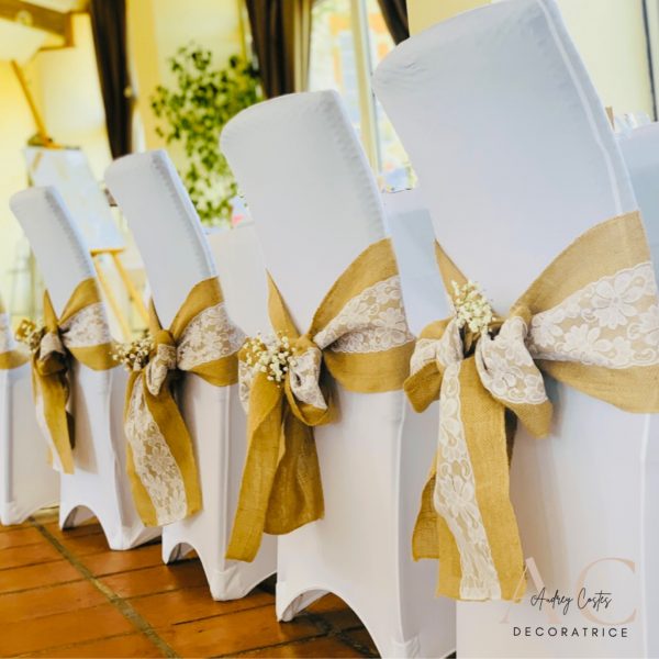Noeuds de chaises en jute et dentelle